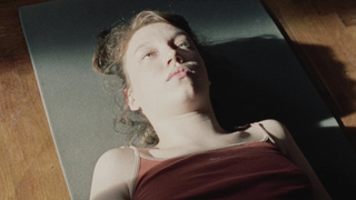 Lilla Kizlinger - A naprendszer közepe (2023) HD 1080p