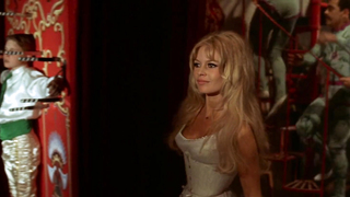 Brigitte Bardot, Jeanne Moreau - Viva Maria! (1965) 1080p
