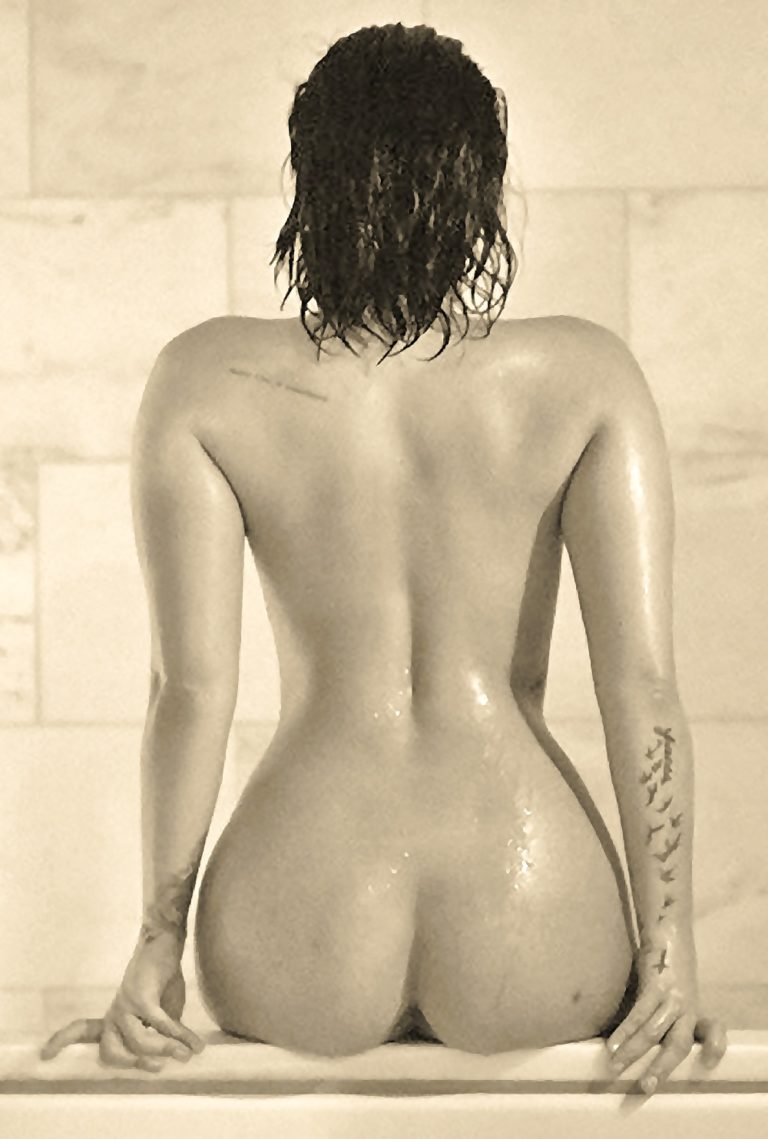 Demi lovato nude bath pics 16. 