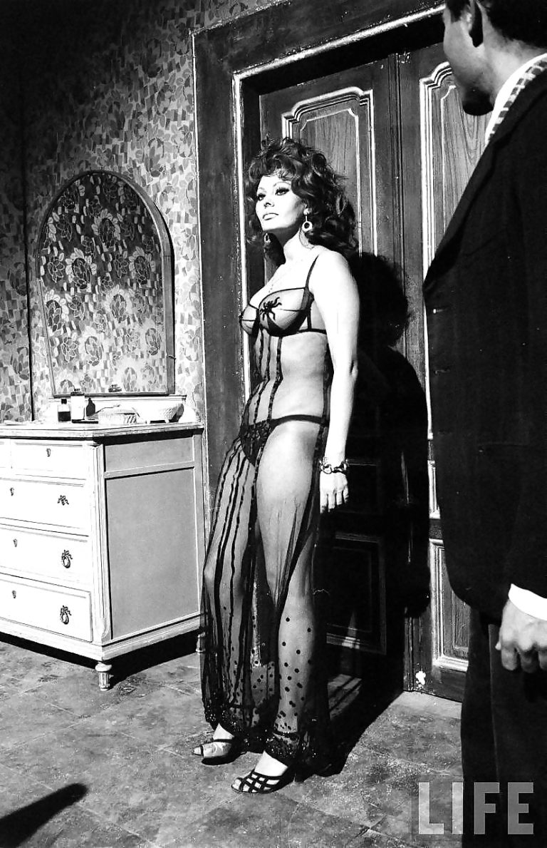 Naked sophia loren Sophia Loren